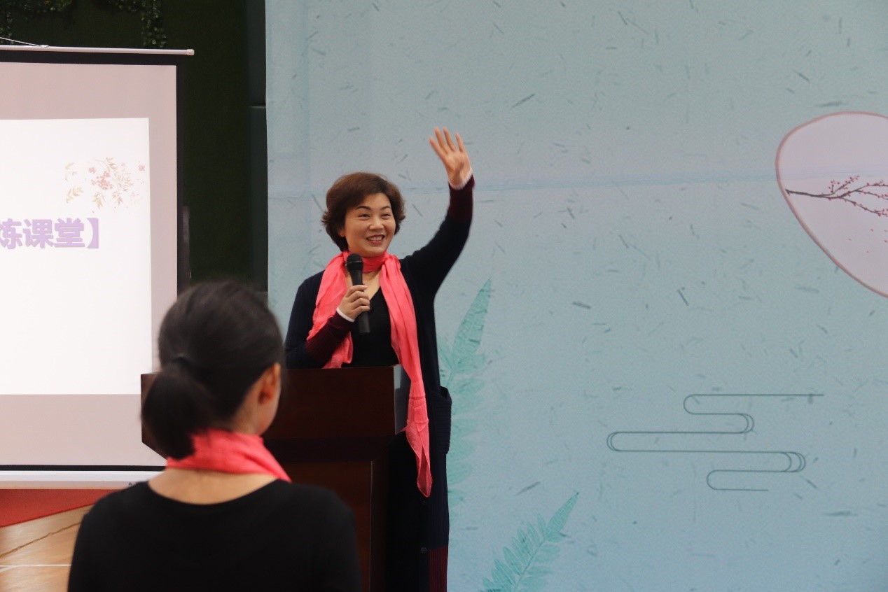 爱上最美的自己 | 太阳集团tyc1286“优雅仪态建炼讲堂”成功进行